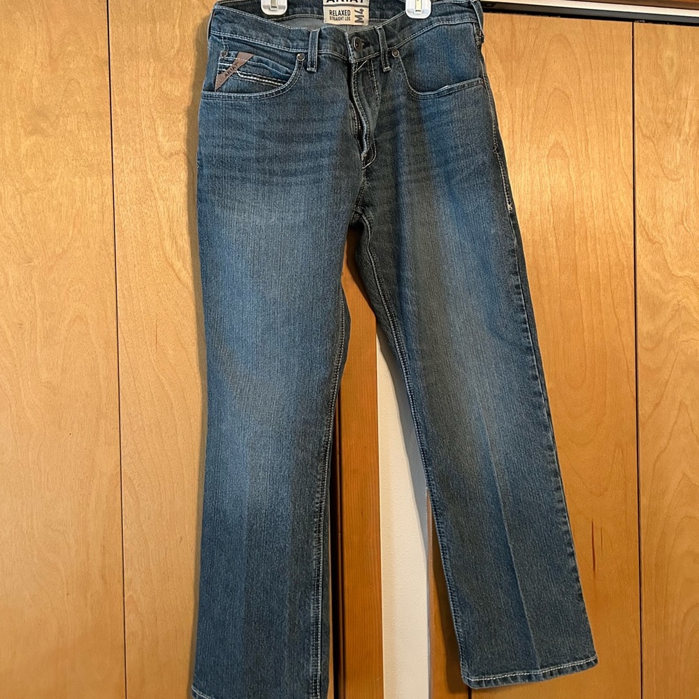 Men Ariat M4 jeans. Size 31/30. Like new. Worn very little.